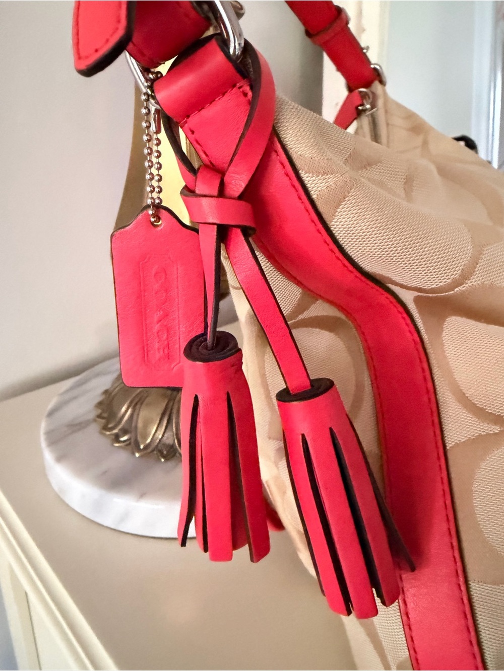 Coach Beige Signature Canvas Shoulder Bag with Red Trim - Picture 3 of 6